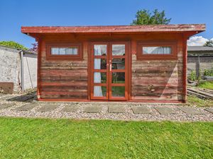 SUMMERHOUSE- click for photo gallery